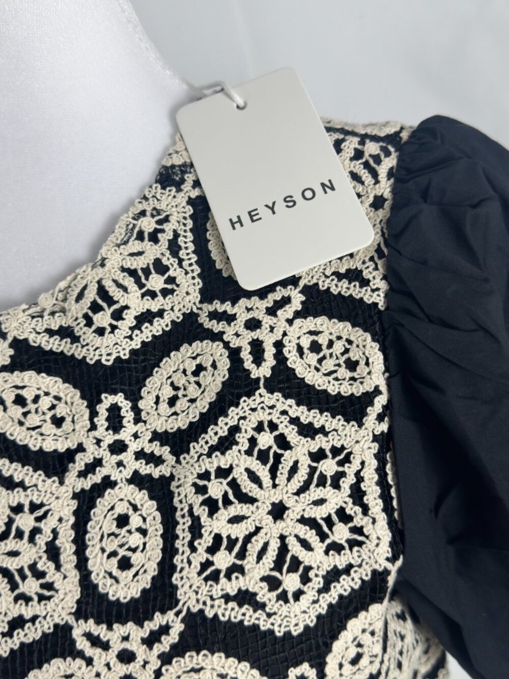 Heyson Embroidered Puff Sleeve Top – Black & Cream – S/M/L – NWT BTS, Work, Fall - Picture 4 of 16